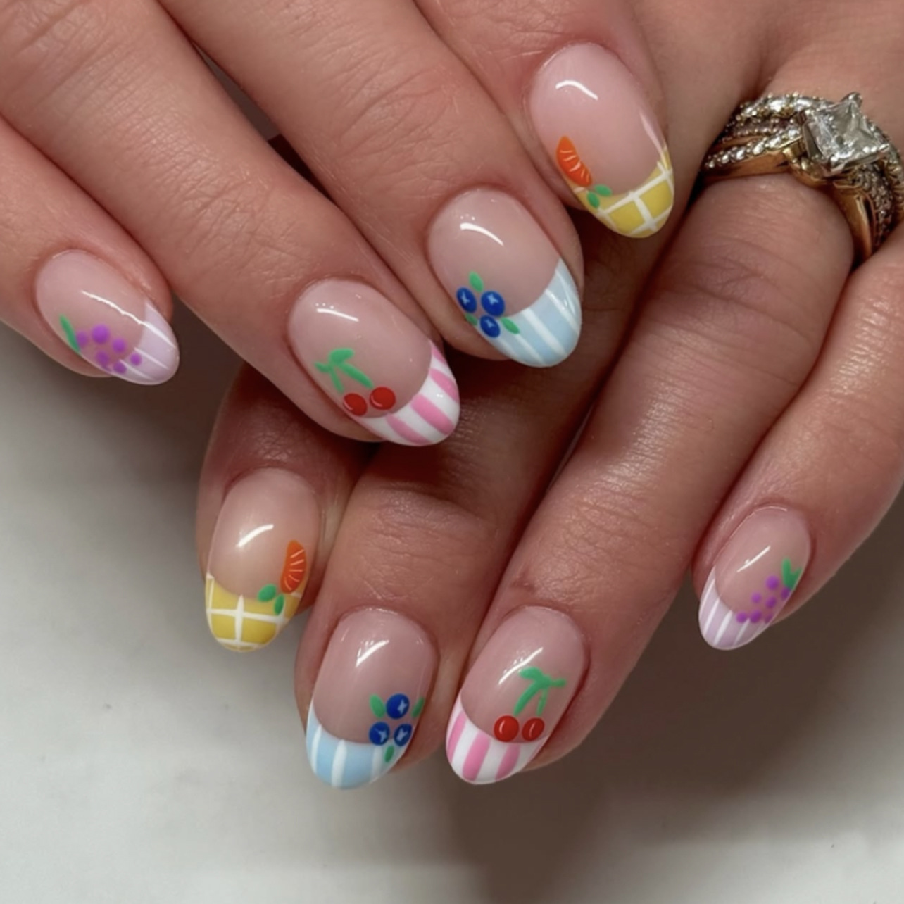 24Pcs Simple Almond Nails Tips - đánh giá và giá Nail Art Fake Nails